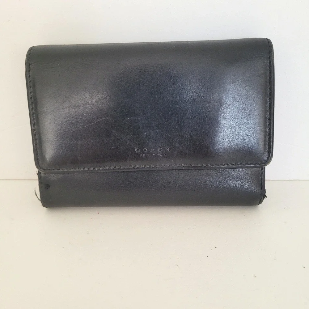 Coach New York Black Leather Trifold Wallet Compact Card Holder Zipper‎ Pocket